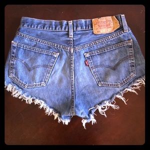 Vintage High-waisted Levi 501’s size 6/8